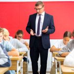 Do Teachers Get Paid Less When Their Class Is Failing? According to Experts